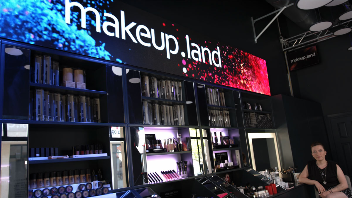 מה עתיד הטסטרים בחנויות איפור?